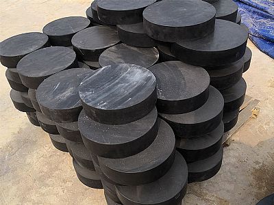 东兴市板式橡胶支座由若干层橡胶片与薄钢板经加压硫化